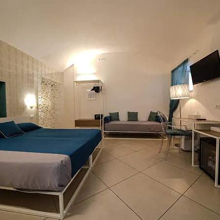 Adua Pensión Tropea